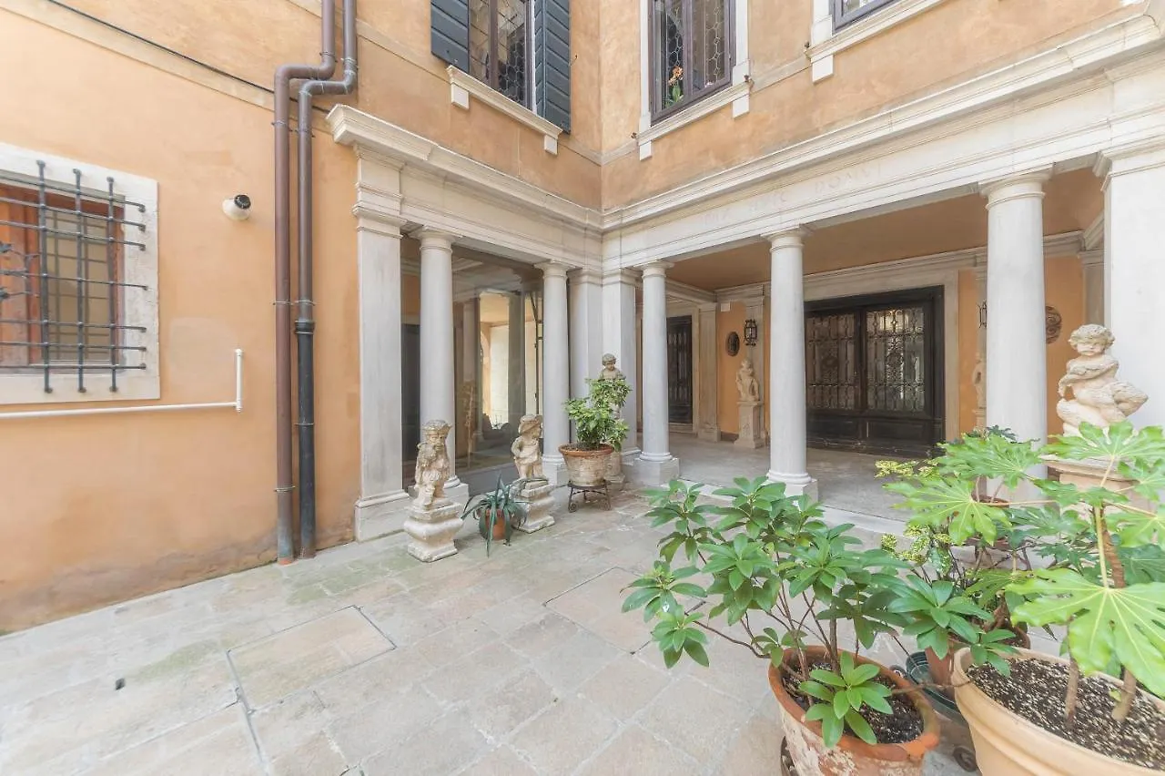 Canal Grande Suite Venice Apartment
